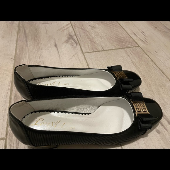 Shoes - Picture 9 of 11